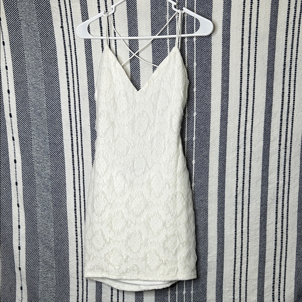 Windsor’s A Lace Romance V Neck Strappy Dress - Picture 2 of 6